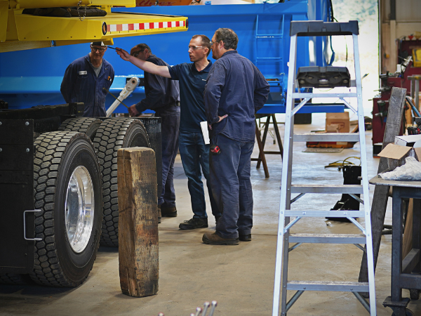 PIÈCES, INSTALLATION ET SERVICE